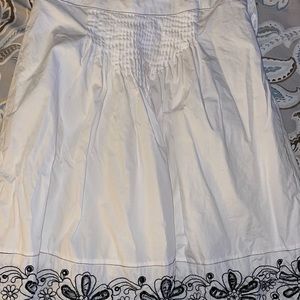 This is a wonderful skirt and the bottom have the details designed